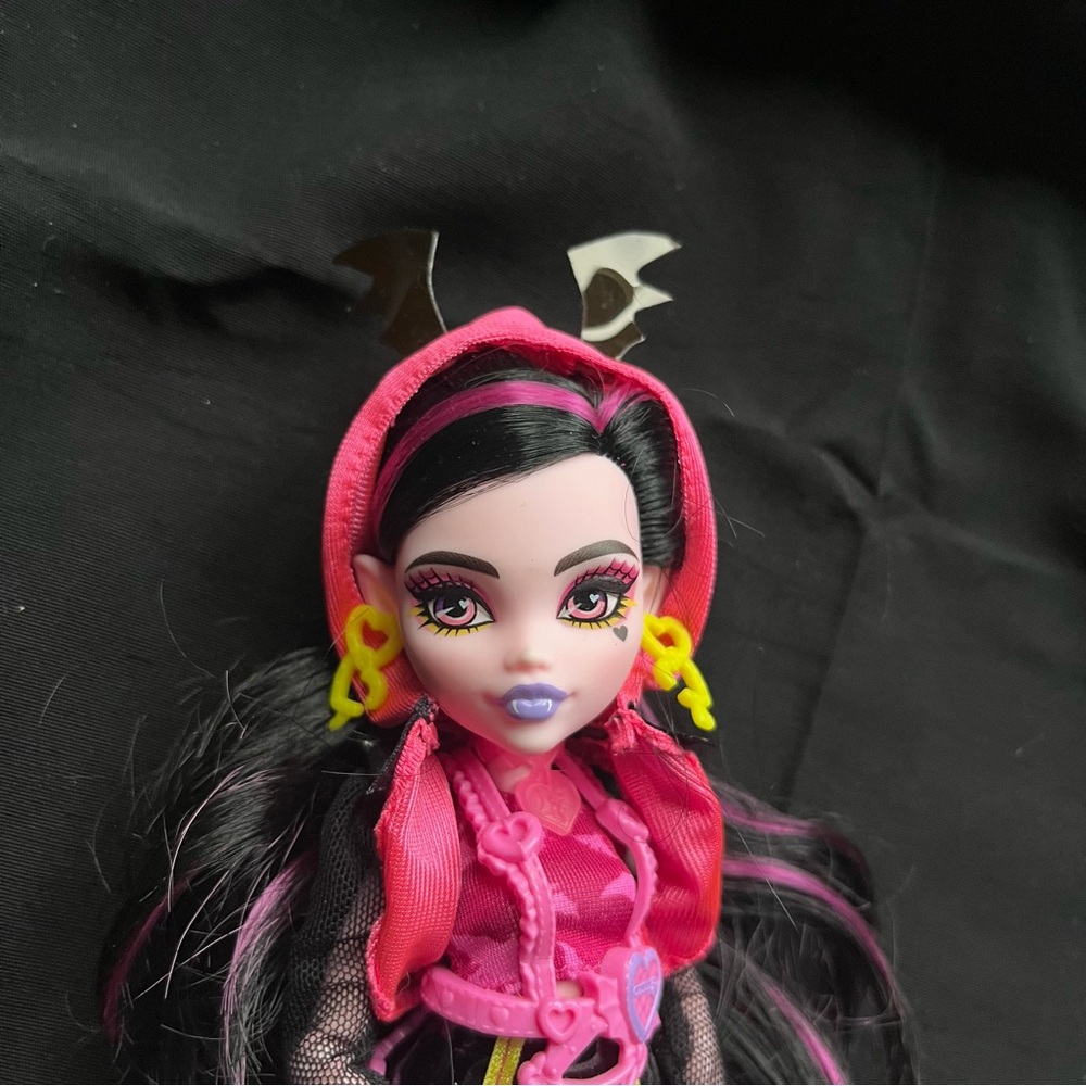 monster high skulltimate secrets neon frights draculaura